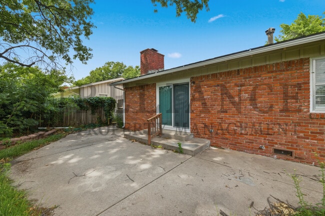 Building Photo - 6517 E Elm St