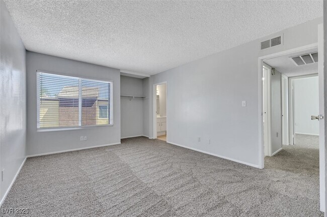 Building Photo - 1520 Hialeah Dr