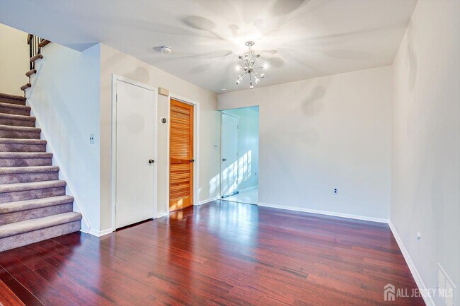 Building Photo - 1224 Thomas Ave