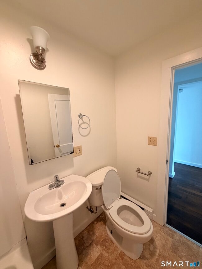 Building Photo - 48 Ridgeview Cir