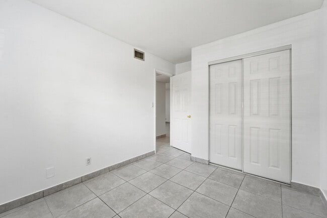 Building Photo - 2671 Riverside Dr