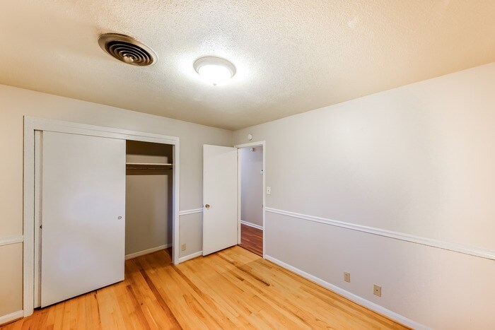 Building Photo - 3938 Johnstown Dr