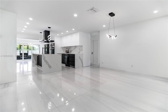 Building Photo - 4530 SW 34th Dr