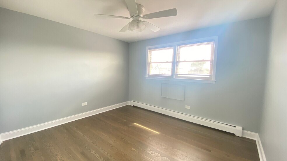 Building Photo - 2807 N McVicker Ave