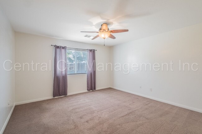 Building Photo - 4 Bedroom/2 Bath Home in Desired Southwest...