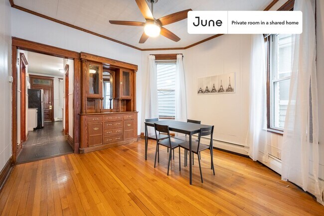 Building Photo - Private bedroom in 3 bed/1 bath Home