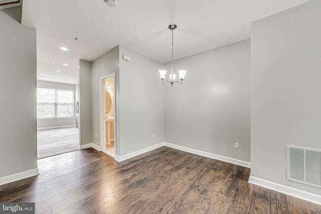 Building Photo - 3274 Amazon Ln