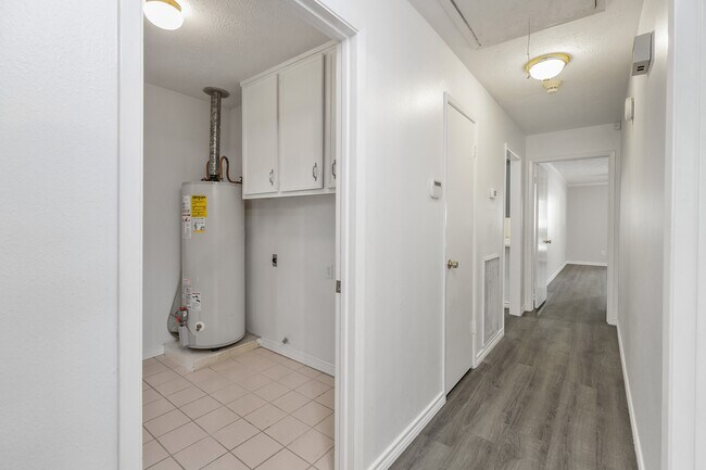 Building Photo - 4011 Flint Creek Dr