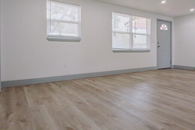 Building Photo - 217 Betty Ave
