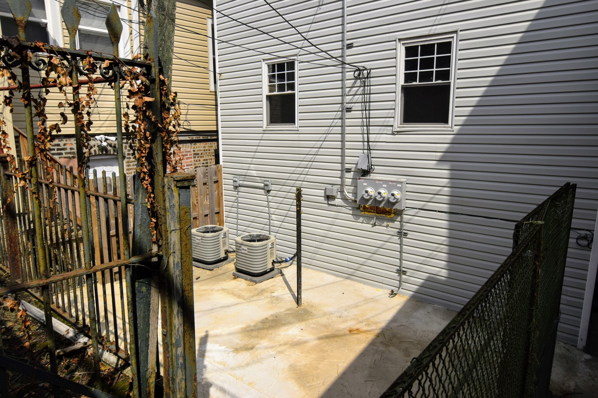REAR BBQ PATIO FOR UNIT #2 - 1828 N Bissell St