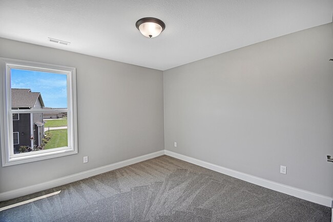 Building Photo - 1206 Heather Dr