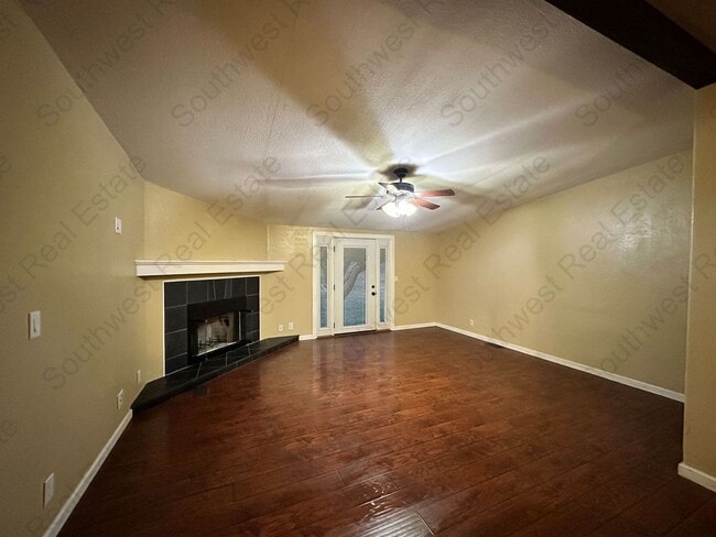 Building Photo - Country home with 3 bedroom 2 bathrooms