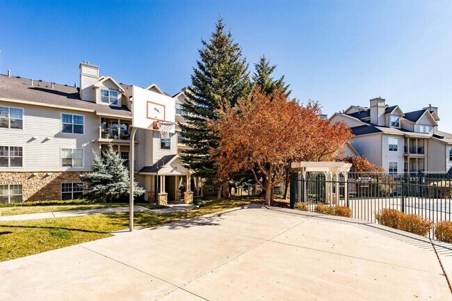 Building Photo - 2 Level Canyon Creek Condo