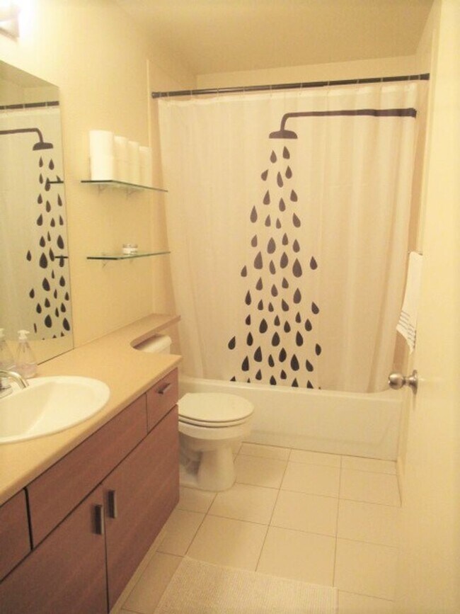 Building Photo - 2Bd/2Ba Seattle Condo