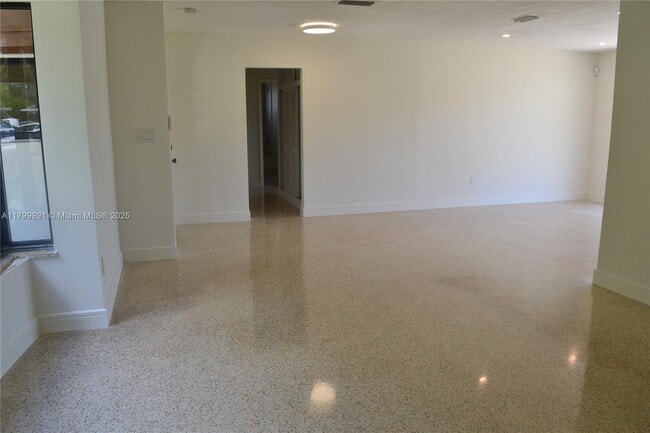 Building Photo - 6310 SW 92nd Ave