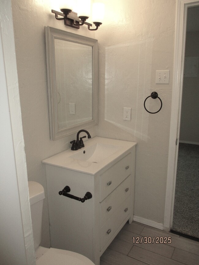 Building Photo - 13104 Oriente Ave NE