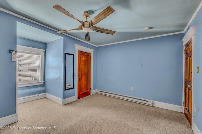 Building Photo - 533 S Franklin St