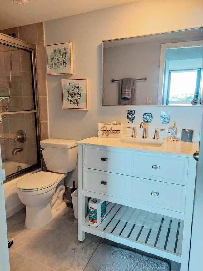 Building Photo - 1830 Embassy Dr