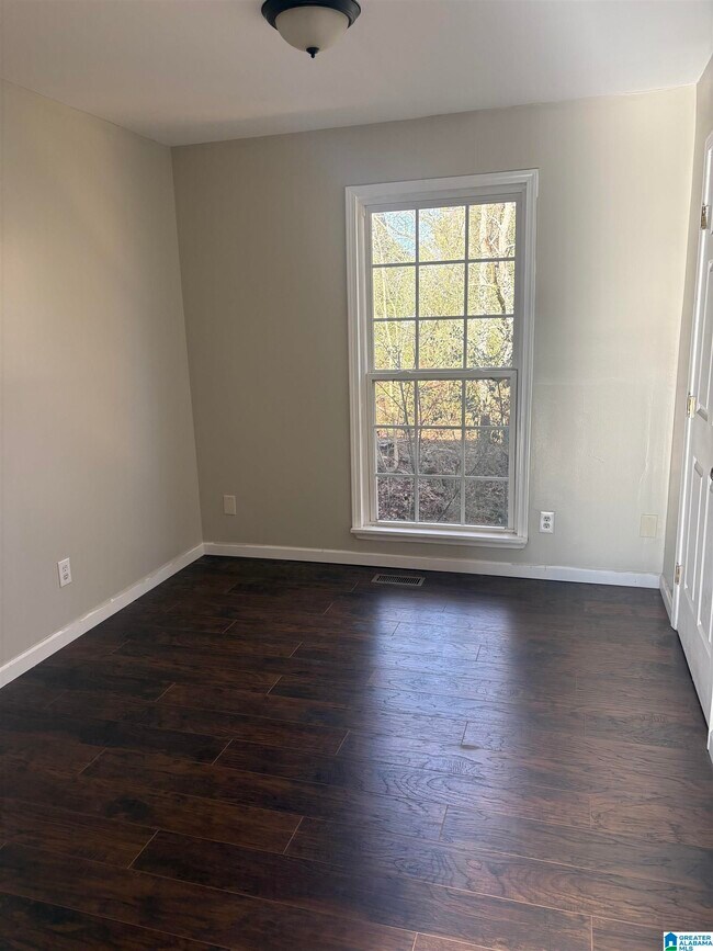 Building Photo - 8227 Country Cir