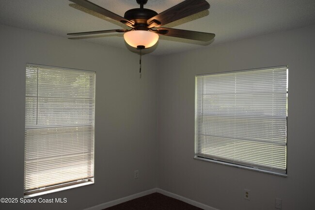 Building Photo - 326 Decordre Rd SE