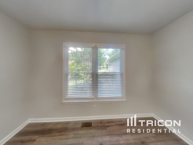 Building Photo - 325 Cypress Ln