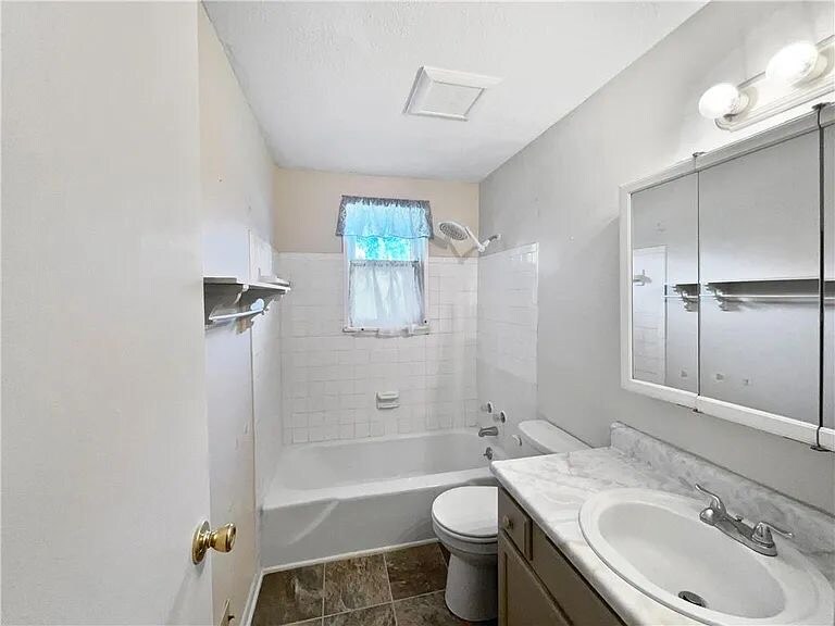 Primary Photo - 1724 Grand Ave