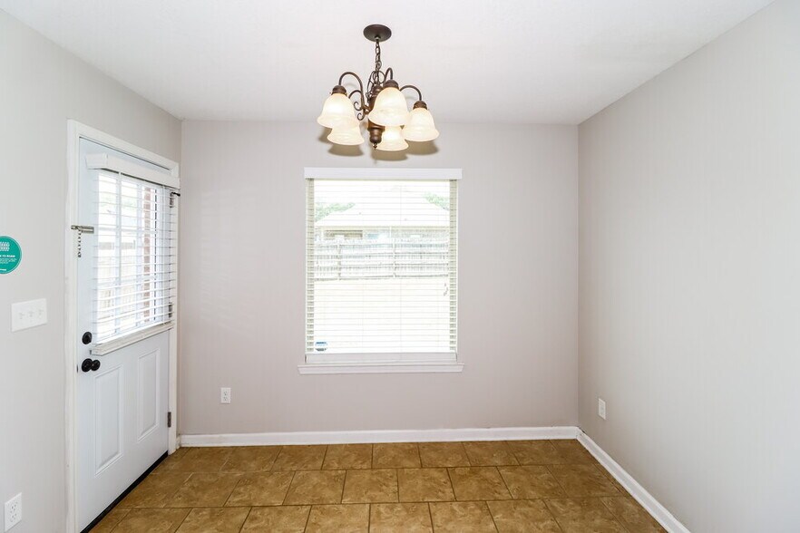 Building Photo - 45 Willow Springs Ln