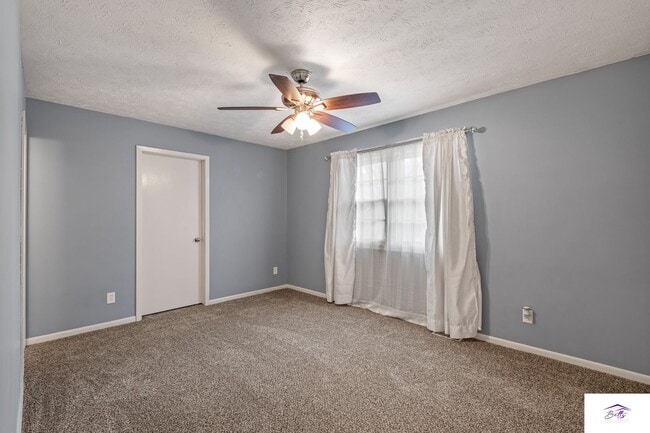 Building Photo - WELCOME HOME! AVAILABLE NOW!