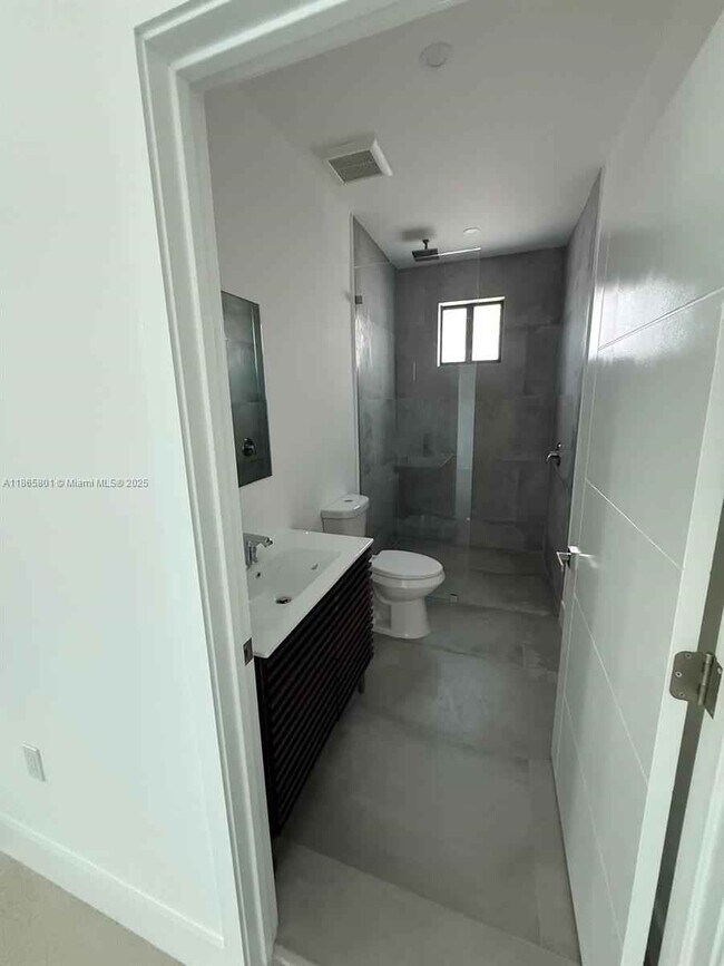 Building Photo - Northwest 99th Terrace, Miami, FL 33147 - 4 BR 3 BA townhouse