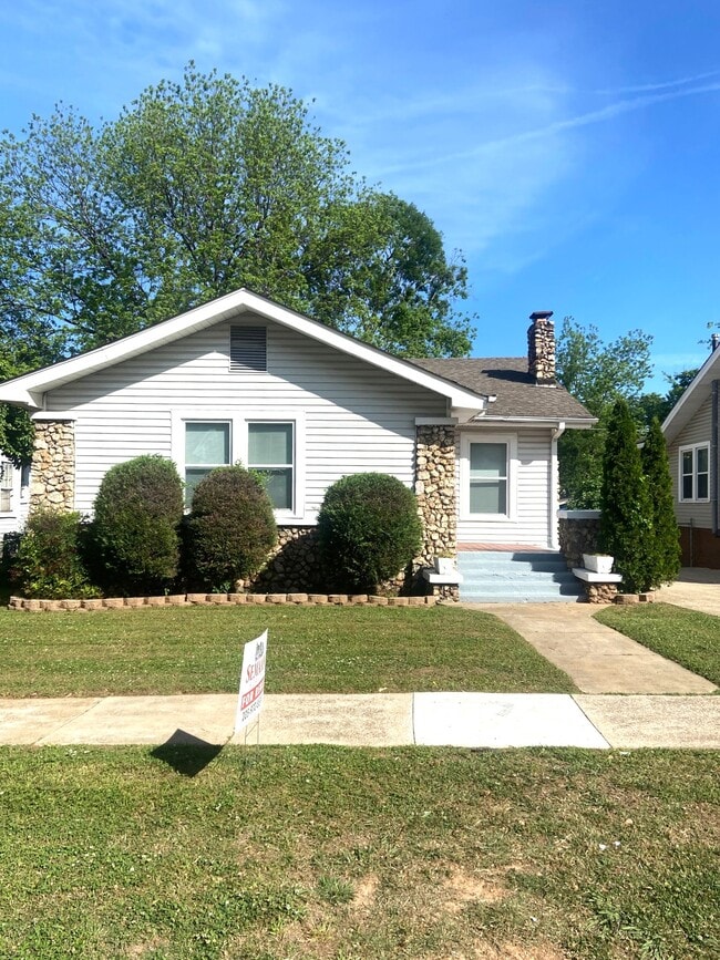 Building Photo - 508 10th Ct S