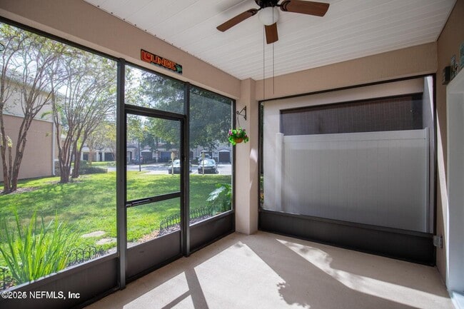 Building Photo - 721 Crystal Way
