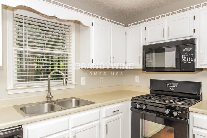Building Photo - 244 Dene Dr
