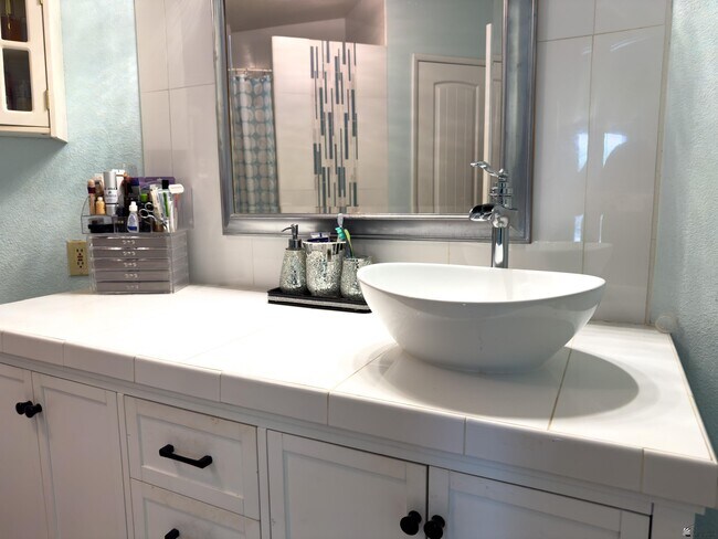 Building Photo - 13239 E 49th Dr