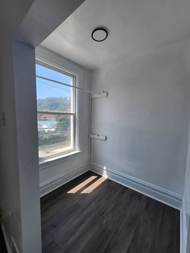 Building Photo - 446 Airbrake Ave