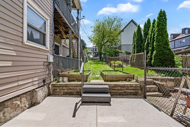 Building Photo - Freshly Renovated 2 Bedroom in Bloomfield available NOW!