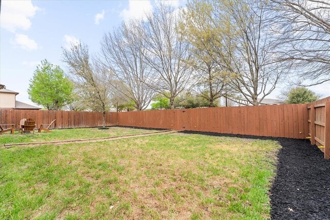 Building Photo - 916 Easton Dr