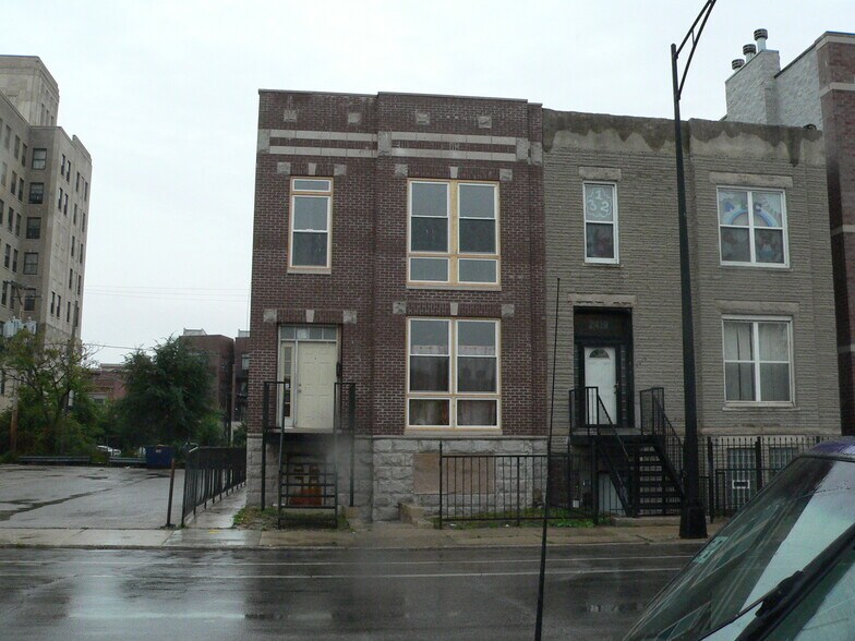 exterior of building - 2417 W Warren Blvd