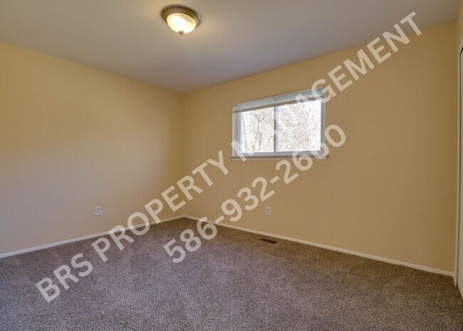 Building Photo - Sterling Heights brick ranch with 3 bedrooms and 1.5 bath for rent.