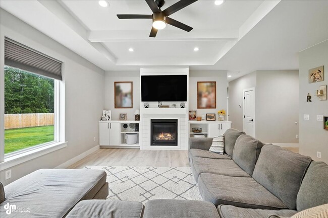 Building Photo - 4 BEDROOM | 2 BATHROOMS | 3 CAR GARAGE | M...
