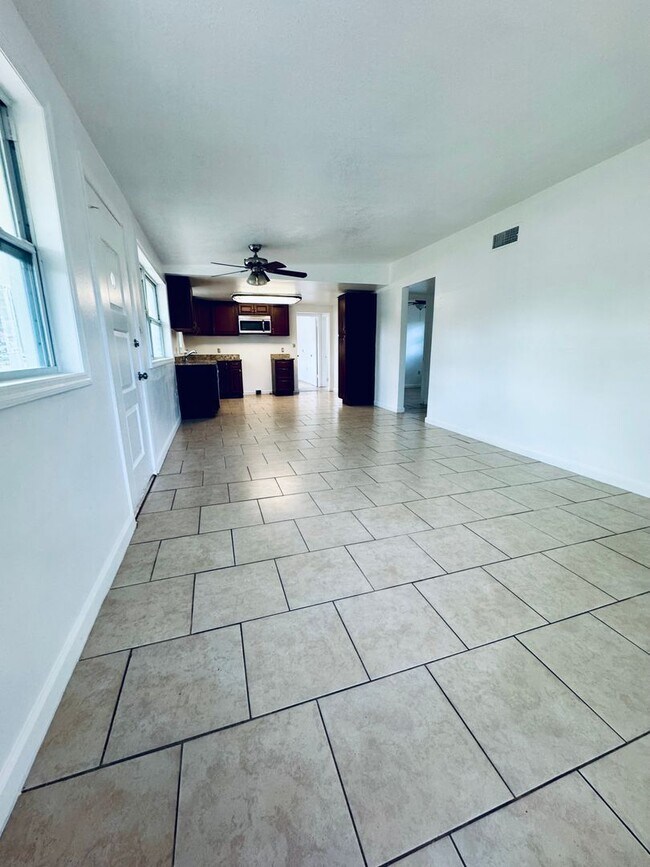 Building Photo - For Rent – 4 Bedroom Single Family Home in Pinellas Park, FL