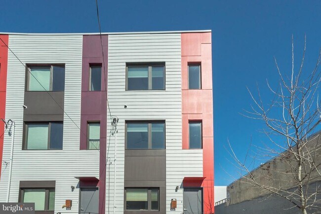 Building Photo - 439 Moyer St