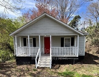 Building Photo - 405 S Oak St
