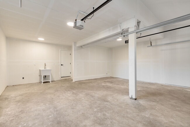 Building Photo - 129 N 136th St