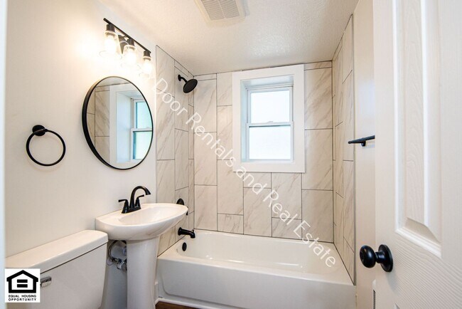 Building Photo - 1823 Griswold Dr