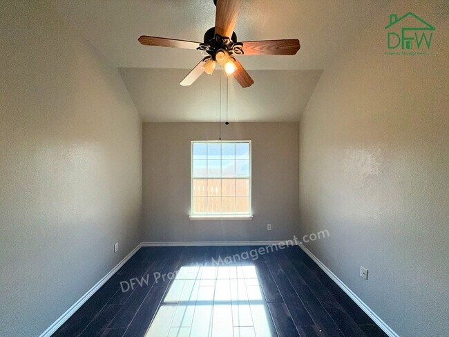 Building Photo - Spacious DeSoto 4-Bed - Fenced Yard, Fireplace, 2-Car Garage