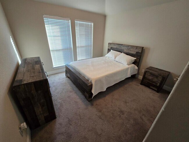 Building Photo - 539 Tanda Ln