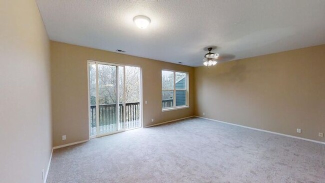 Building Photo - Move-in Ready! Dual Master Bedrooms in a L...