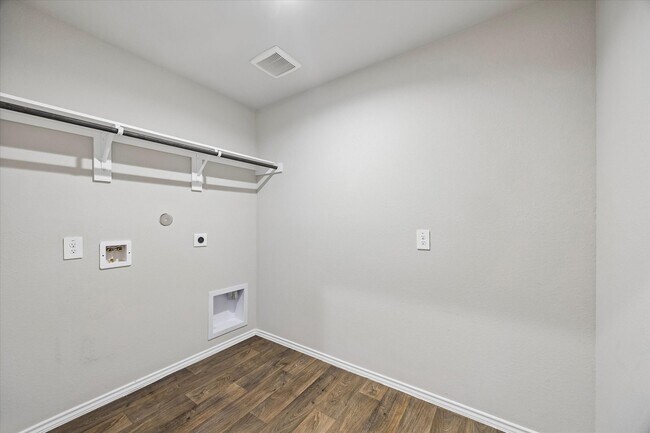 Building Photo - 40463 Gdn Hts Ln