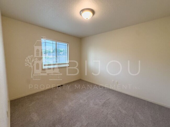 Building Photo - 1234 Chelsea Village Heights