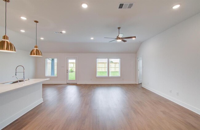 Building Photo - 8627 Pier Cove Dr